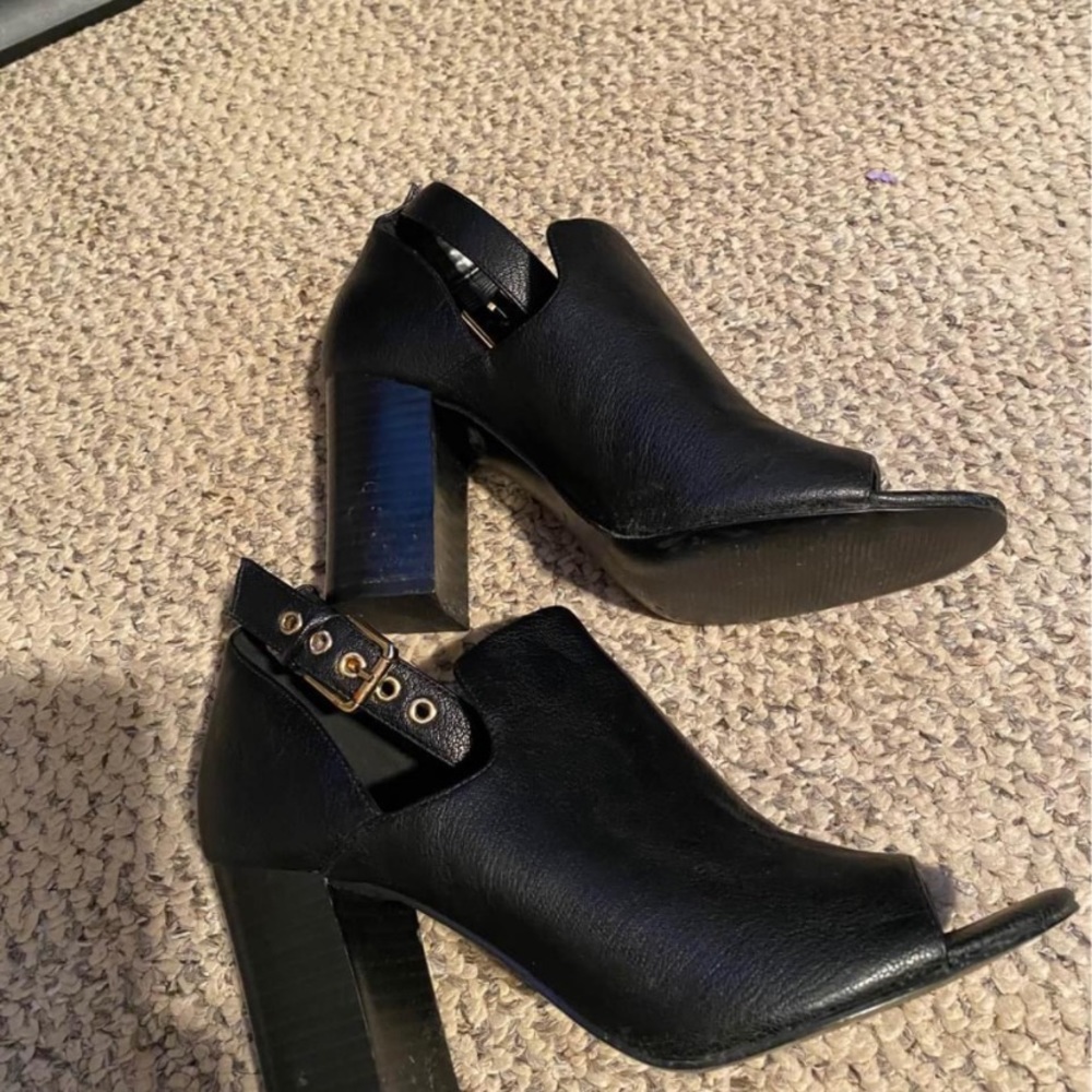 Women’s shoes - Picture 2 of 5